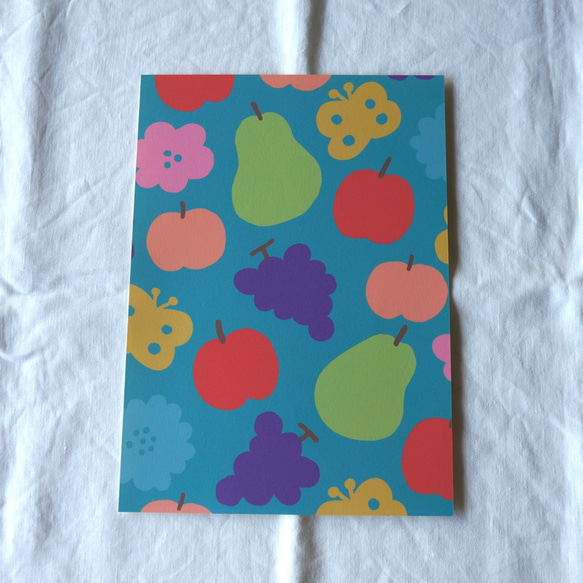 「花と果実と蝶模様（ブルー）」A4ポスター 2枚目の画像