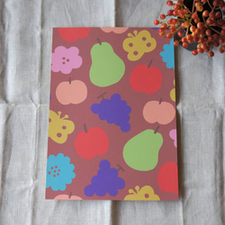 「花と果実と蝶模様（ブラウン）」A4ポスター 7枚目の画像