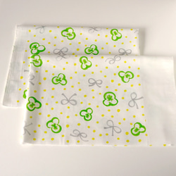 ＊【70×50cm】サテン生地（オーガニックコットン）スミレとリボンと水玉（green-grey-yellow） 4枚目の画像