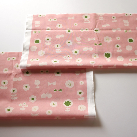 【カットクロス】flower garden（pink-green-milk）Kona®コットン生地（52cm×50cm） 2枚目の画像