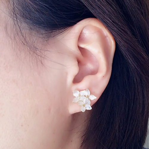 ◆Alex Monroe デイジー ピアス シルバー◆花 フラワー ◇Alex Monroe デイジー ピアス シルバー◇花 フラワー - メルカリ