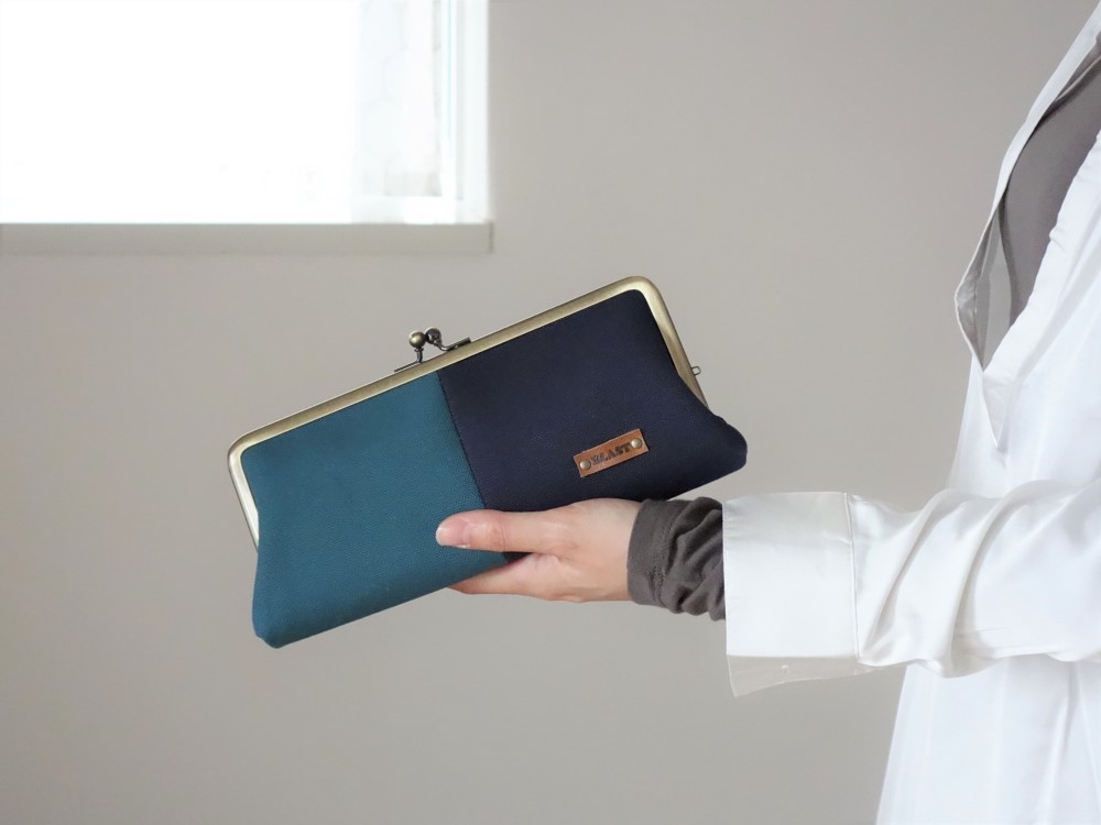 3月上旬～中旬のお届け・帆布のバイカラーがま口長財布【ネイビー×ブルーグリーン】【受注製作】