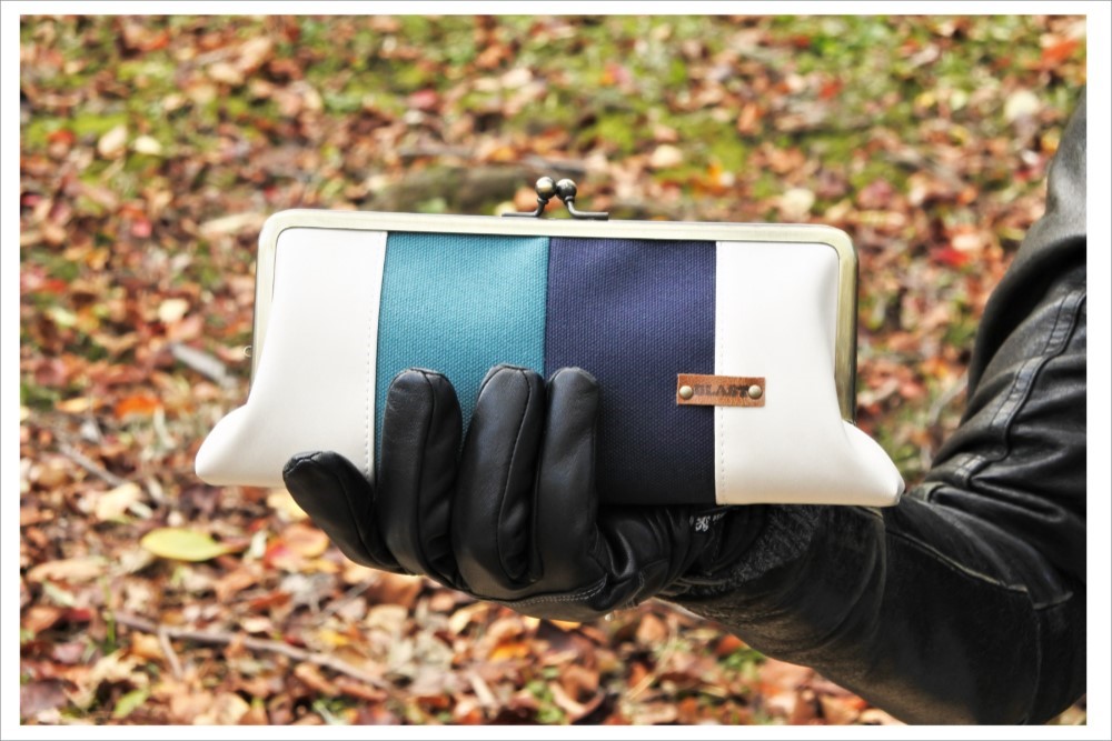 3月上旬～中旬のお届け・帆布と合皮のがま口長財布　青系×アイボリー【受注製作】