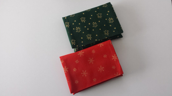 送料無料★クリスマス　ペアポケットテッシュケース（2個組）★クリスマスB　ベル柄グリーン＆雪柄レッド 1枚目の画像