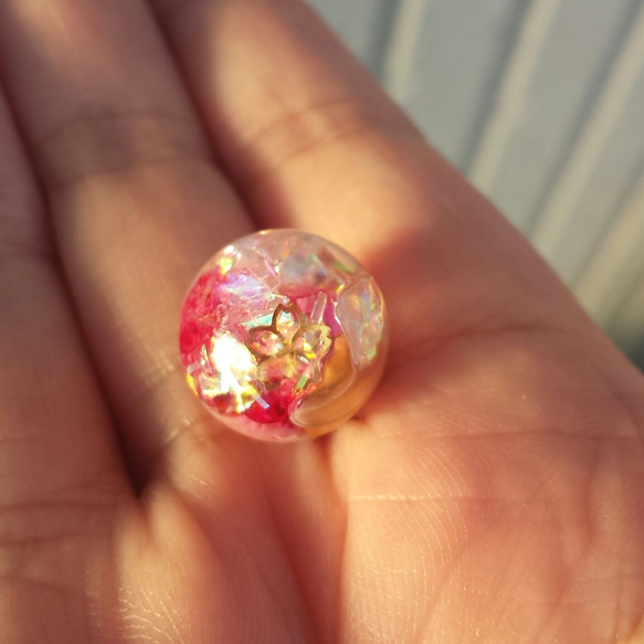 桜入りハーバリウムイヤリング☆ピンク (イヤリング、ピアス、樹脂ピアスに変更可能) 1枚目の画像
