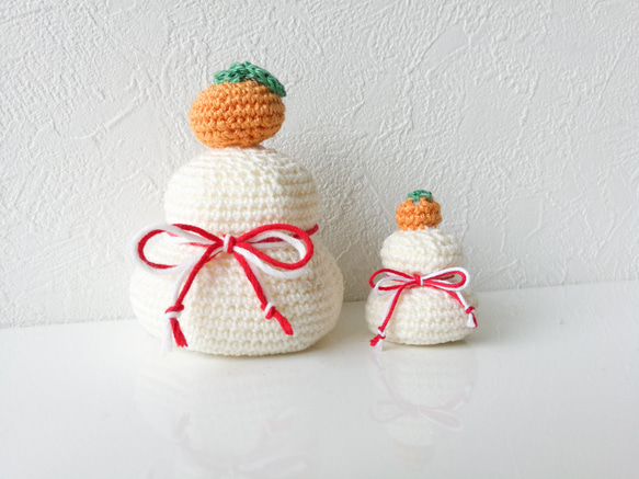 受注生産】かぎ針編みの鏡餅ブローチ ストラップ ブローチ argon 通販