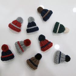 【受注生産】手編み ひつじ舎カラー ニット帽のブローチ【全9種】 1枚目の画像