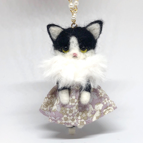 羊毛フェルト猫ちゃんバッグチャーム ハチワレ 羊毛フェルト