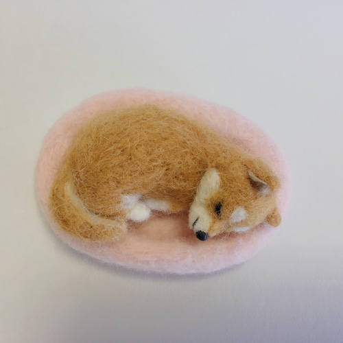 羊毛フェルトマスコット おねんね柴犬ちゃん 羊毛フェルト tinkle 通販