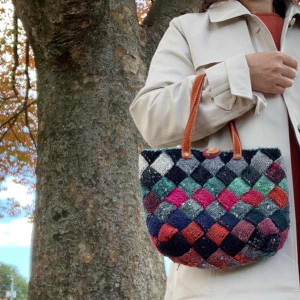 【即納】バスケット編みのワンマイルトートバッグ（手作りの糸・木のボタンタイプ）