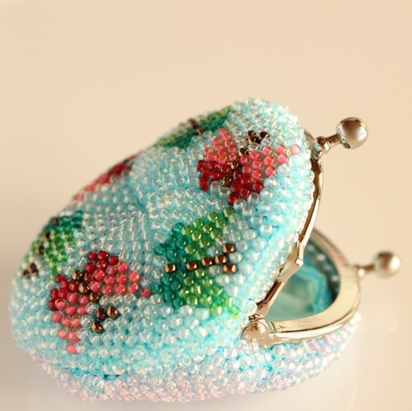 ビーズ編みがま口　コインケース　『春の蝶々』　 2枚目の画像