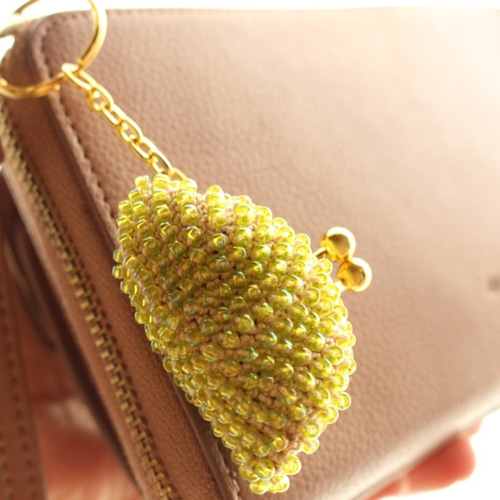 再販】レトロなビーズ編みのミニがま口 キーホルダータイプ（ピンク