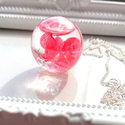 水晶さざれ入り赤紫陽花のハーバリウムネックレス 6枚目の画像