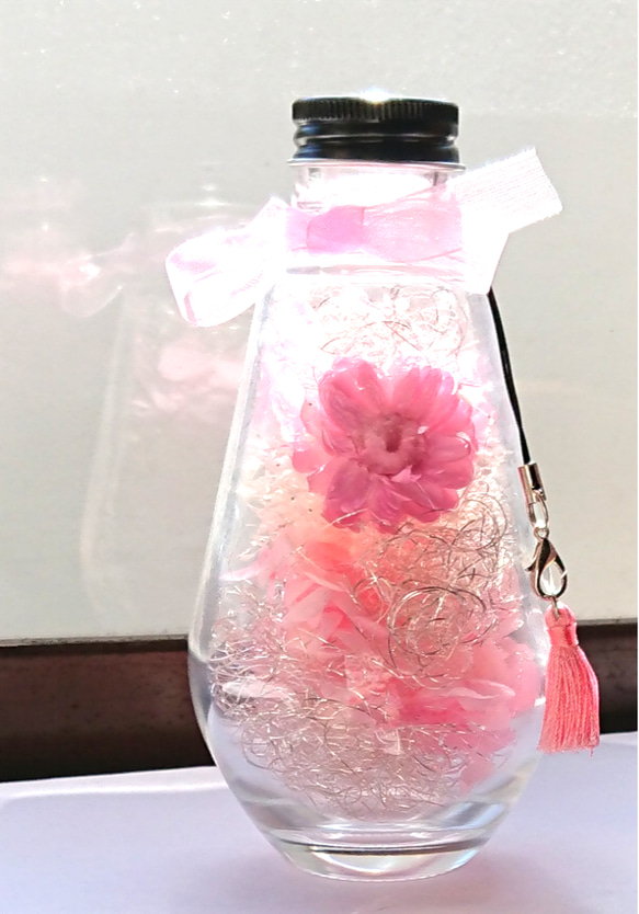 送料無料 ピンク花と紫陽花のキラキラハーバリウム 1枚目の画像