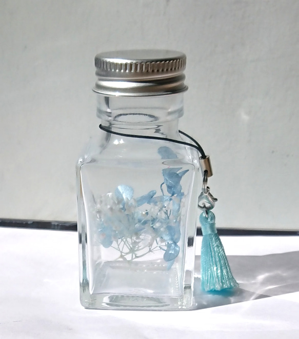 送料無料 ブルー紫陽花とかすみ草のハーバリウム 2枚目の画像