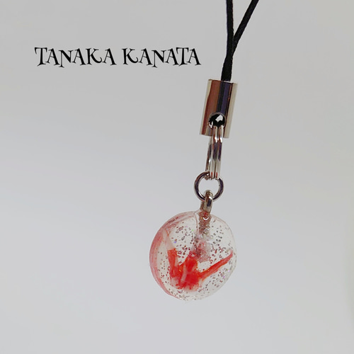 レジンに閉じ込められちゃった！？小さな折り鶴ストラップ(赤×ラメ