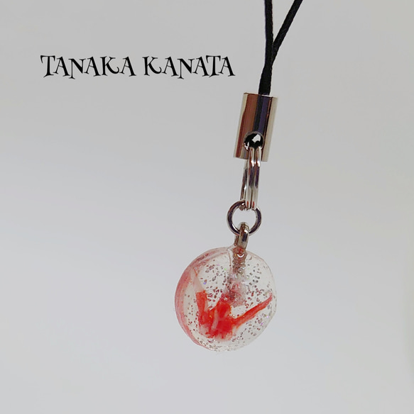 レジンに閉じ込められちゃった！？小さな折り鶴ストラップ(赤×ラメ