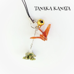 レジンに閉じ込められちゃった！？小さな折り鶴ストラップ(赤×ラメ