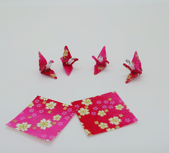 友禅和紙で作った折り鶴パーツ 2枚目の画像