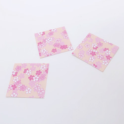 【浴衣にも】ゆれる千代紙の折り鶴ピアス(桜柄×桃色)  イヤリングに交換可能。 成人式。 和 3枚目の画像