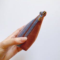 会津木綿のふかふかバネポーチ(グレー縞×テラコッタオレンジ) 2枚目の画像