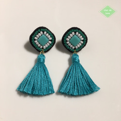 ビーズ刺繍タッセルピアス 2枚目の画像