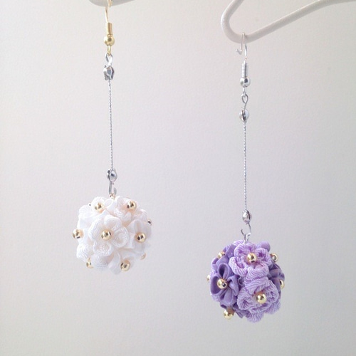 新作⭐　花柄　チェーン　ボール　ハンドメイド　ピアス　イヤリング　アクセサリー つまみ細工 アジサイ 丸花の球体 チェーンピアス ピアス（フック