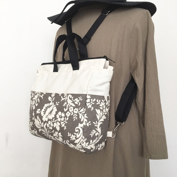 ★SALE★　4wayバッグ/バックパック/斜め掛けバッグ/ショルダーバッグ/トート - Ivory Floral 1枚目の画像