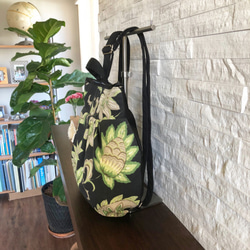 SALE // バルーン型バックパック - Large green Floral 2枚目の画像