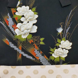 ゴージャス！黒絵羽織のリメイク、軽くて使いやすい、大きなトートバッグ、白牡丹の花 3枚目の画像