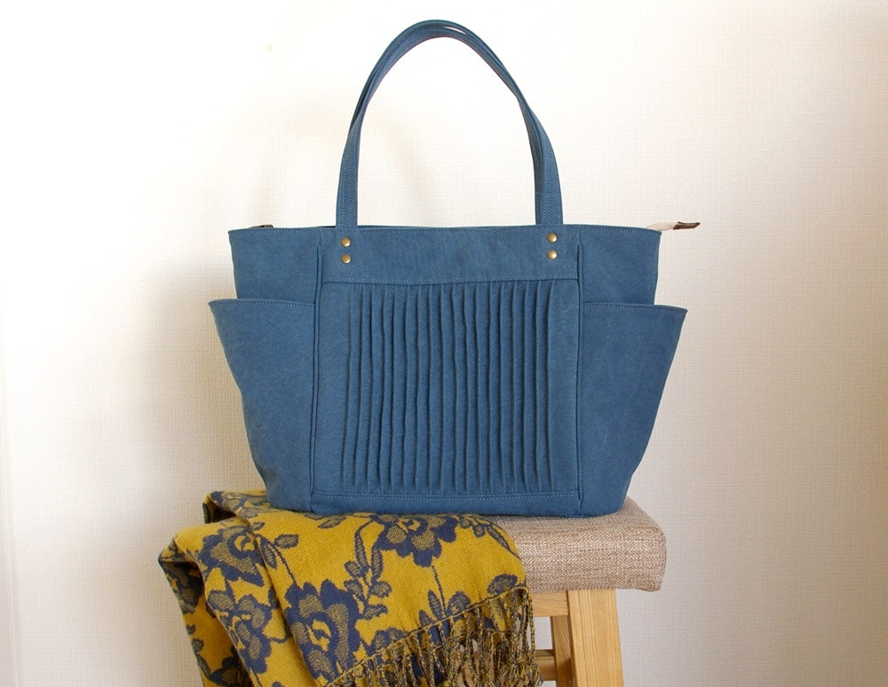 私的トート（深青）Ａ４サイズ＊ポケット沢山容量たっぷり　軽量通勤バッグ