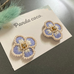 ブルーパープルなお花モチーフ刺繍アクセサリー 2枚目の画像