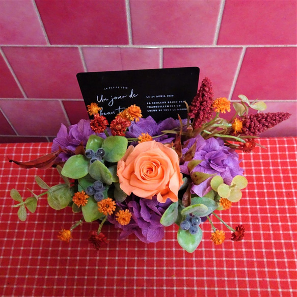 ブリキのプレート付き花器のプリザーブドフラワーアレンジと秋の焼き菓子２袋のギフトセット 4枚目の画像