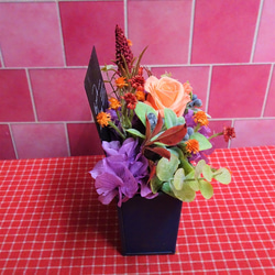 ブリキのプレート付き花器のプリザーブドフラワーアレンジと秋の焼き菓子２袋のギフトセット 5枚目の画像