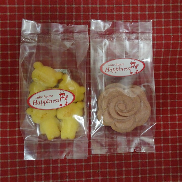 モスくまちゃんとカーネーションのプリザーブドフラワーアレンジとくまマドレーヌと薔薇のクッキーのギフトセット 2枚目の画像