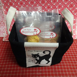 黒猫のスクエアミニトート(黒）に猫の形の焼き菓子６袋詰め合わせ♪(=^・^=) 5枚目の画像