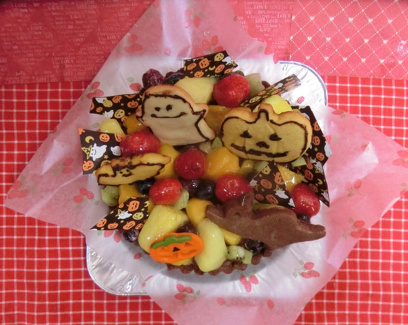 ５号　フルーツとハロウィンクッキートッピングのチョコタルト♪(＾◇＾) 2枚目の画像