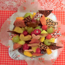 ５号　フルーツとクッキーとチョコレートの飾りをトッピングのチョコタルト♪(＾◇＾) 2枚目の画像