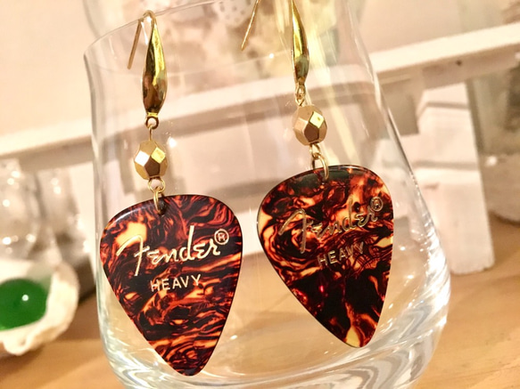Fender ✰ フェンダーピック フックピアス 〜べっ甲 B 3枚目の画像