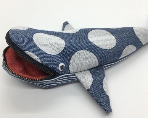 クジラポーチ（小）☆ハンドメイドポーチ☆デニム⑨水色 クジラポーチ（小）☆ハンドメイドポーチ☆デニム⑨水色