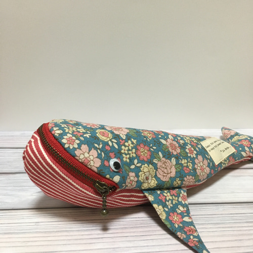 ペンケース くじらポーチ 花柄ブルー系□クジラポーチ タグ付 ポーチ  