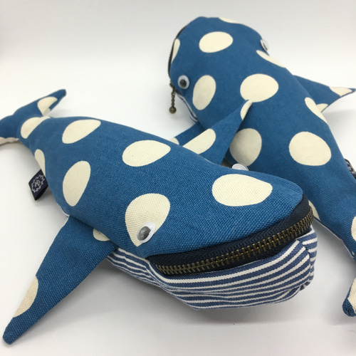 ペンケース くじらポーチ ドット柄ブルー系□クジラポーチ タグ