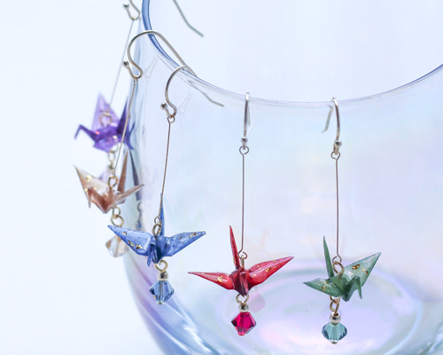 和色【折り鶴】 ピアス/イヤリング ピアス（フック・チェーン