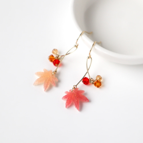 色が変わる＊ 紅葉 もみじ ピアス ピアス（フック・チェーン
