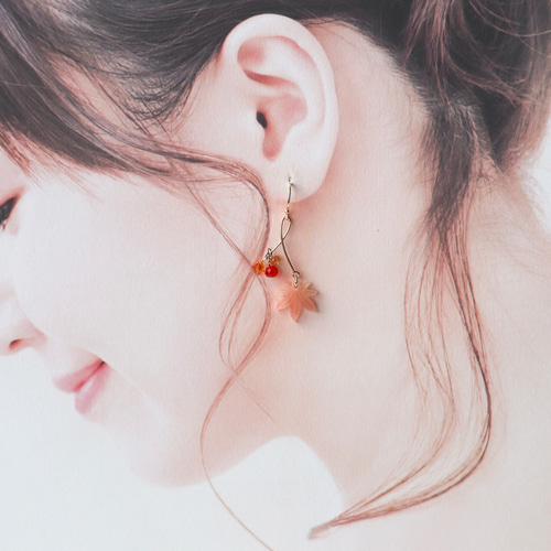 No.1575-C　紅葉☆もみじ☆琉球ガラス☆ピアス・イヤリング(グリーン) No.1575-C 紅葉☆もみじ☆琉球ガラス☆ピアス・イヤリング(グリーン