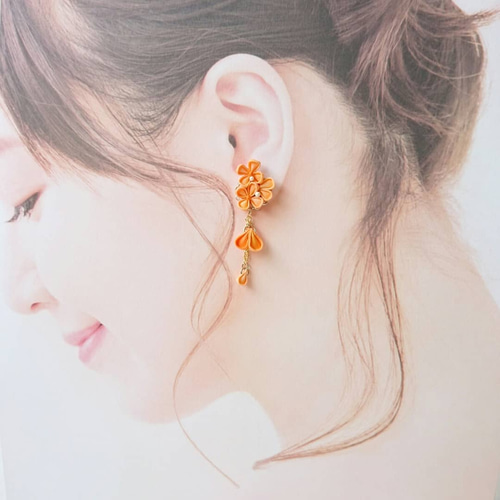 金木犀 つまみ細工のピアス ピアス（スタッド・一粒） Handmade
