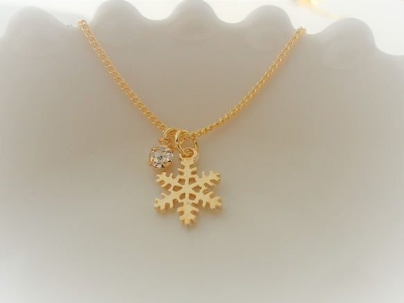 【Haru】雪の結晶　ネックレス　ゴールド　8mm■K16GP【アレルギー対応】クリスマスプレゼントにも 2枚目の画像