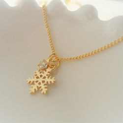 【Haru】雪の結晶　ネックレス　ゴールド　8mm■K16GP【アレルギー対応】クリスマスプレゼントにも 3枚目の画像