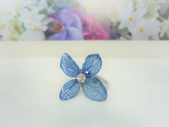 紫陽花の可憐なリング■青■アジサイ４枚花弁■スワロフスキー使用 3枚目の画像