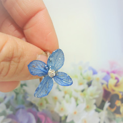 紫陽花の可憐なリング■青■アジサイ４枚花弁■スワロフスキー使用 7枚目の画像